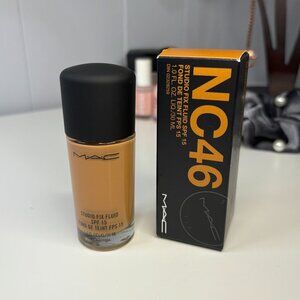 NEW MAC Cosmetics Studio Fix Fluid SPF 15 Shade NC46